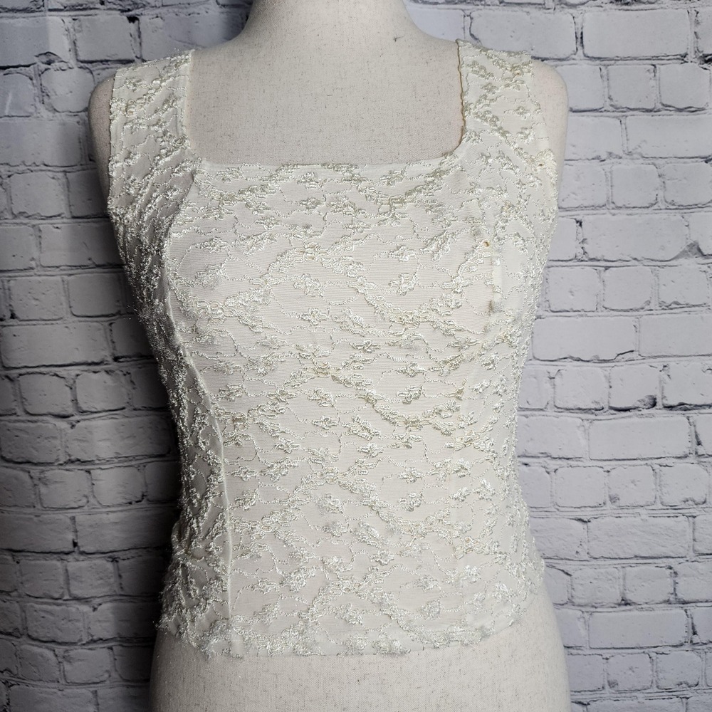 M vintage 90s off white fitted eyelet tank, square neck, shiny off white floral